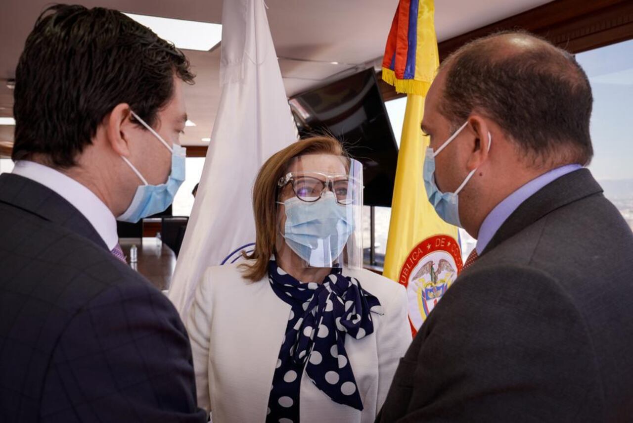 Procuradora, contralor y defensor afinan vigilancia al plan de vacunación contra covid-19