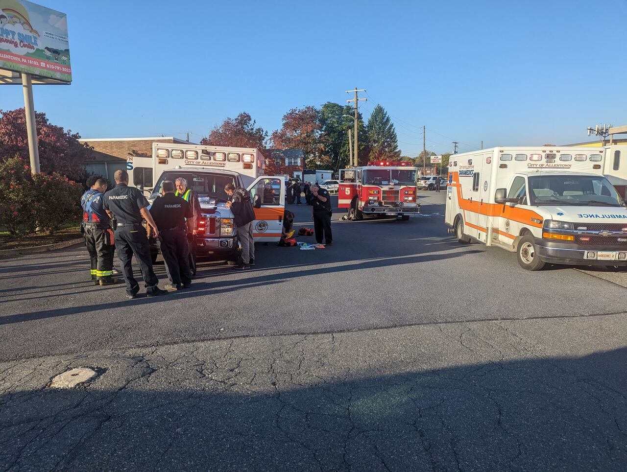 En una de las comunicaciones a los bomberos se informó que uno de los niños del Centro de Aprendizaje Happy Smiles se encontraba inconsciente, de acuerdo con la versión entregada por el vocero de la localidad, Genesis Ortega.