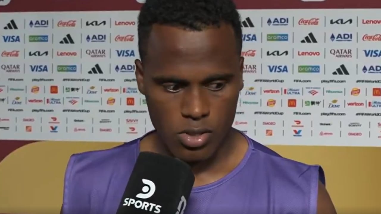 Jhon Arias se desahogó en las entrevistas post-partido.
