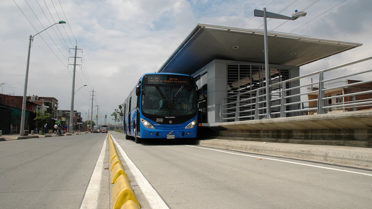 Archivo. MIO, prueba de funcionamiento. Estaciones, vías, buses padrones y mobiliario. Cali
Foto: Luis Ángel Murcia - SEMANA