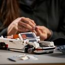 La maqueta coleccionable Porsche 911 mide aproximadamente 10 centímetros de altura, 35 de longitud y 16 de ancho.