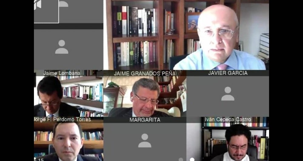 En la audiencia virtual de Álvaro Uribe Vélez se pueden ver a sus diferentes actores.