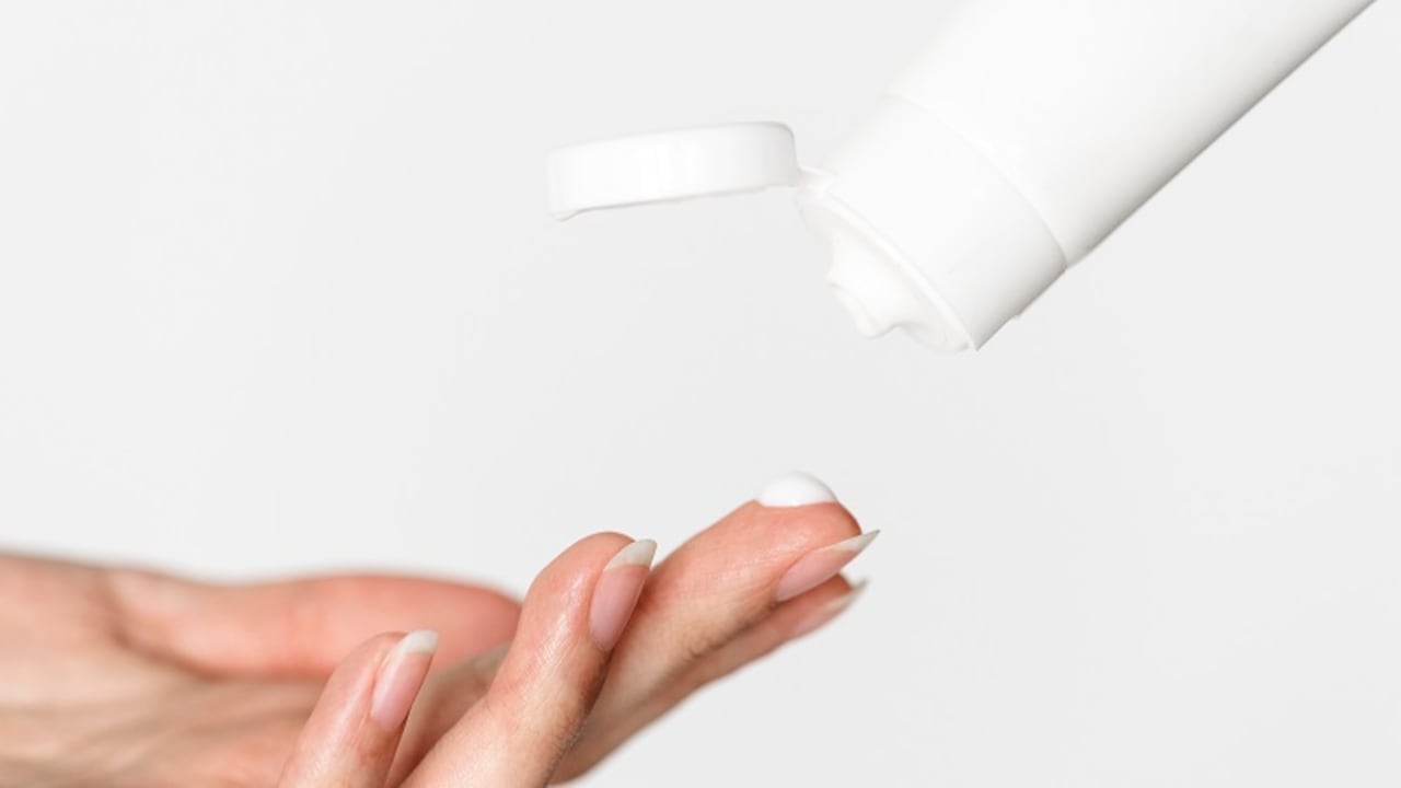 ¿Cómo aplicar las cremas en el rostro?