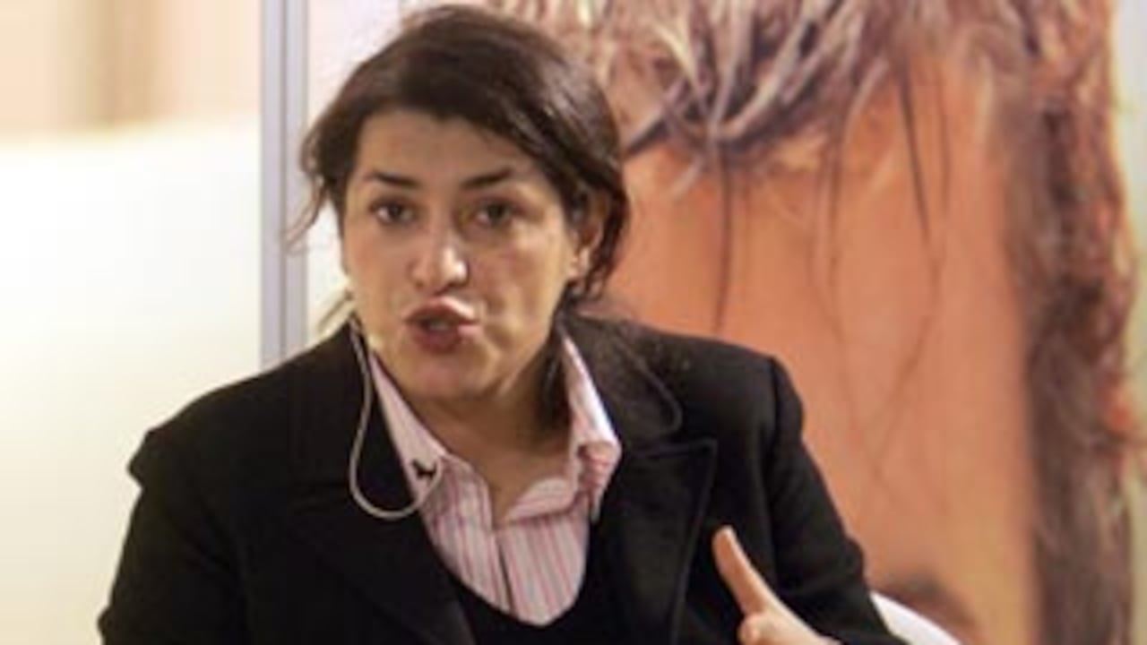 Marjane Satrapi , que vive en París, salió de Iran hace más de una década y no ha regresado.No quiere tentar al gobierno de su país. ‘Persépolis’ hace fuerte crítica a la Revolución y ella podría ser castigada