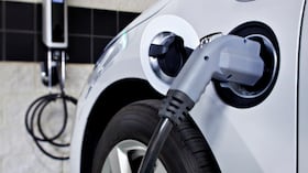 Vehículo eléctrico en carga