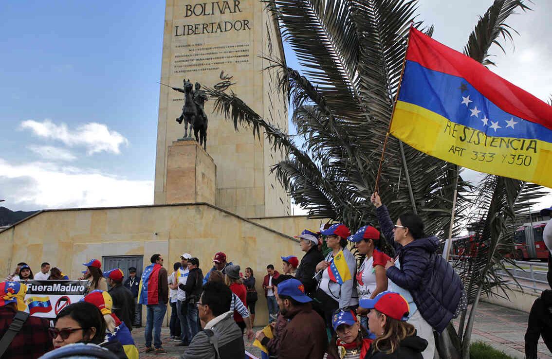 Nosotros no “decidimos” salir del país, a nosotros nos “tocó” salir del país, dijo a este medio un grupo de venezolanos. Foto: Juan Carlos Sierra/ SEMANA. 