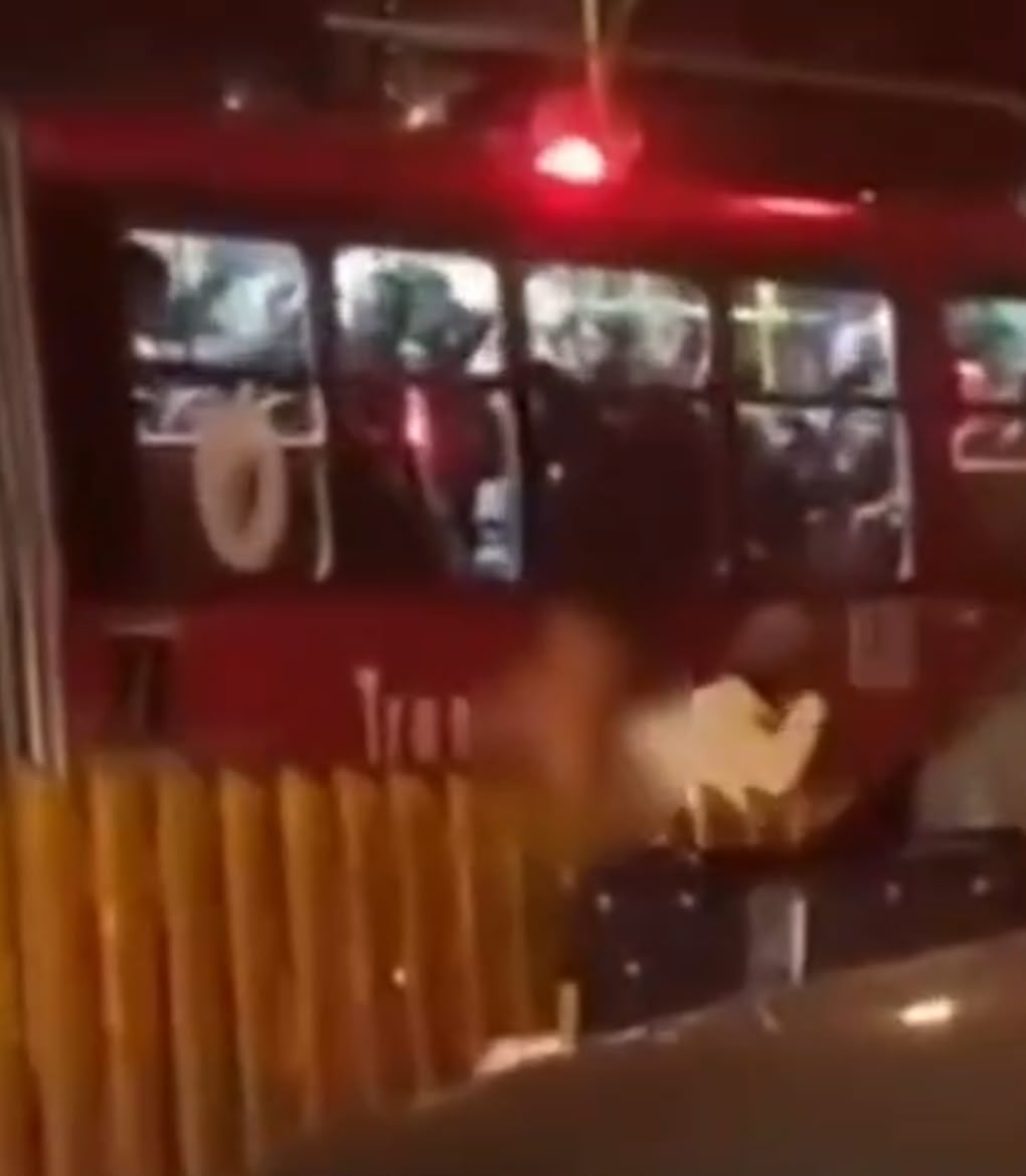 La comunidad aprendió a correazos al señalado.