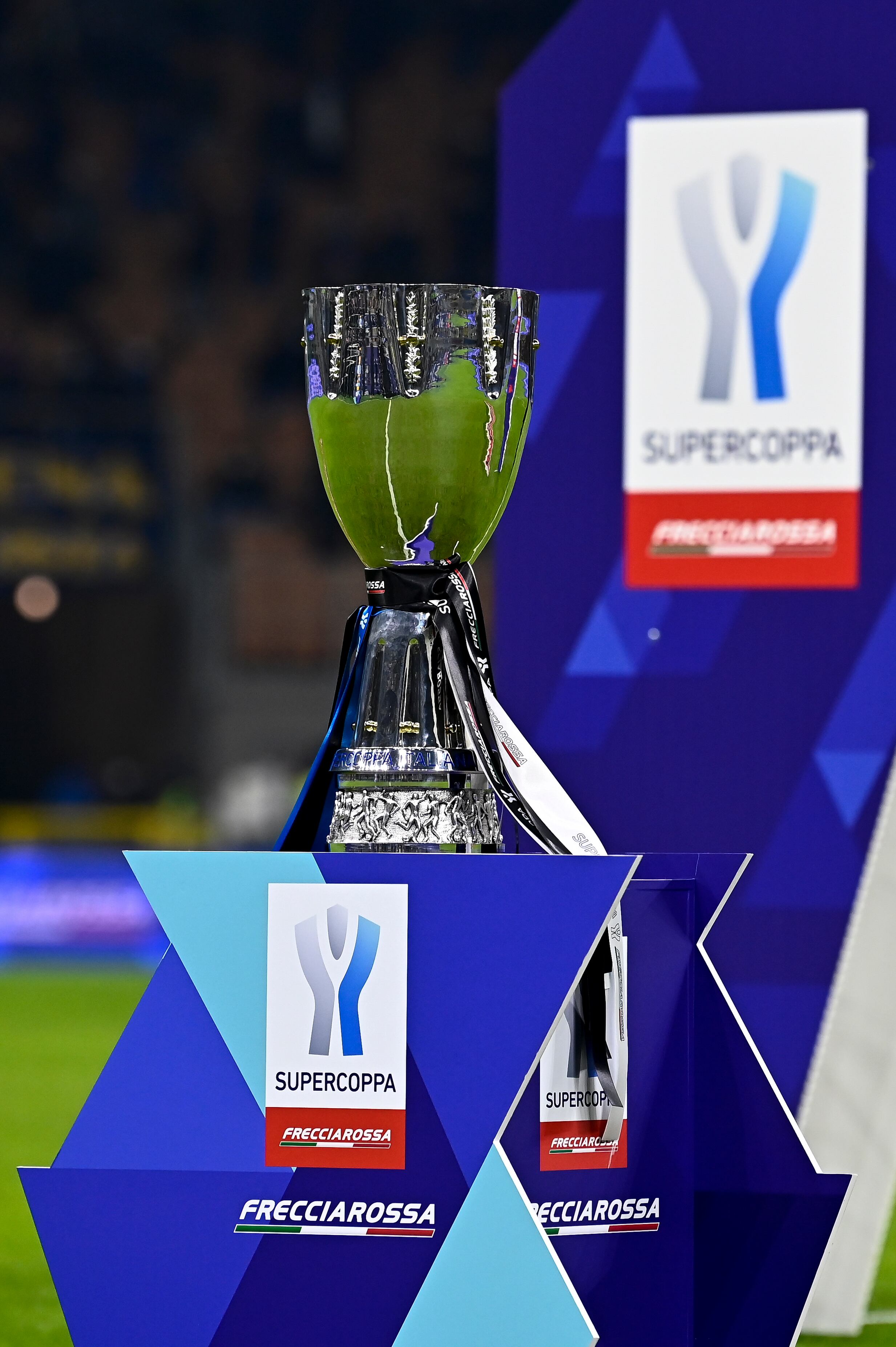 Trofeo que se llevará el campeón de la Supercopa italiana. Este saldrá entre Inter o Milan.
