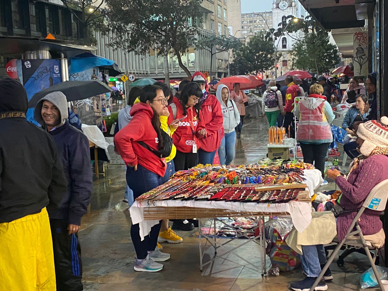 Funcionarios del Ipes lideraron jornada de recuperación del espacio público en la carrera séptima