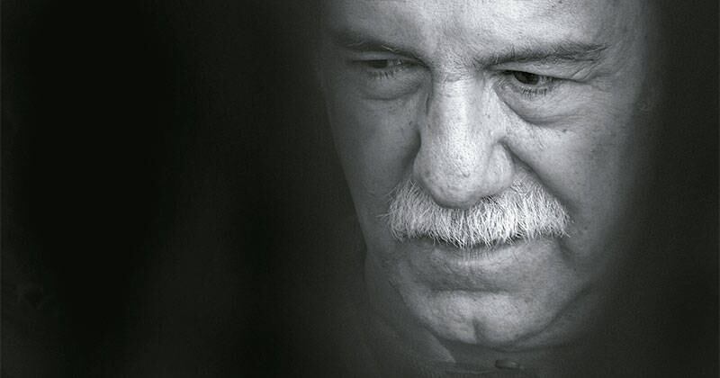 Víctor Gaviria durante el trabajo de campo previo al rodaje de su próxima película, 'Sosiego'. Foto: Raúl Soto.