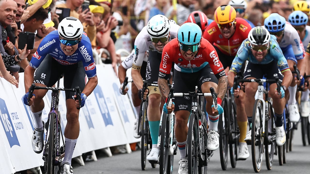 Alpecin-Deceuninck's Belgian rider Jasper Philipsen (L) sprints to the finish line ahead of Lotto Dstny's Australian rider Caleb Ewan (R) to win the 4th stage of the 110th edition of the Tour de France cycling race, 182 km between Dax and Nogaro, in southwestern France, on July 4, 2023. (Photo by Anne-Christine POUJOULAT / AFP)