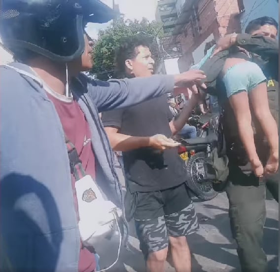 La niña fue reanimada por los patrulleros y llevada hasta el Hospital Universitario de Santander.