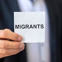 La tarjeta roja es una herramienta simple pero efectiva para proteger tus derechos en situaciones de contacto con agentes de inmigración.