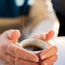 Los dedos fríos se pueden presentar como consecuencia de una enfermedad y se debe a la interrupción del flujo sanguíneo.