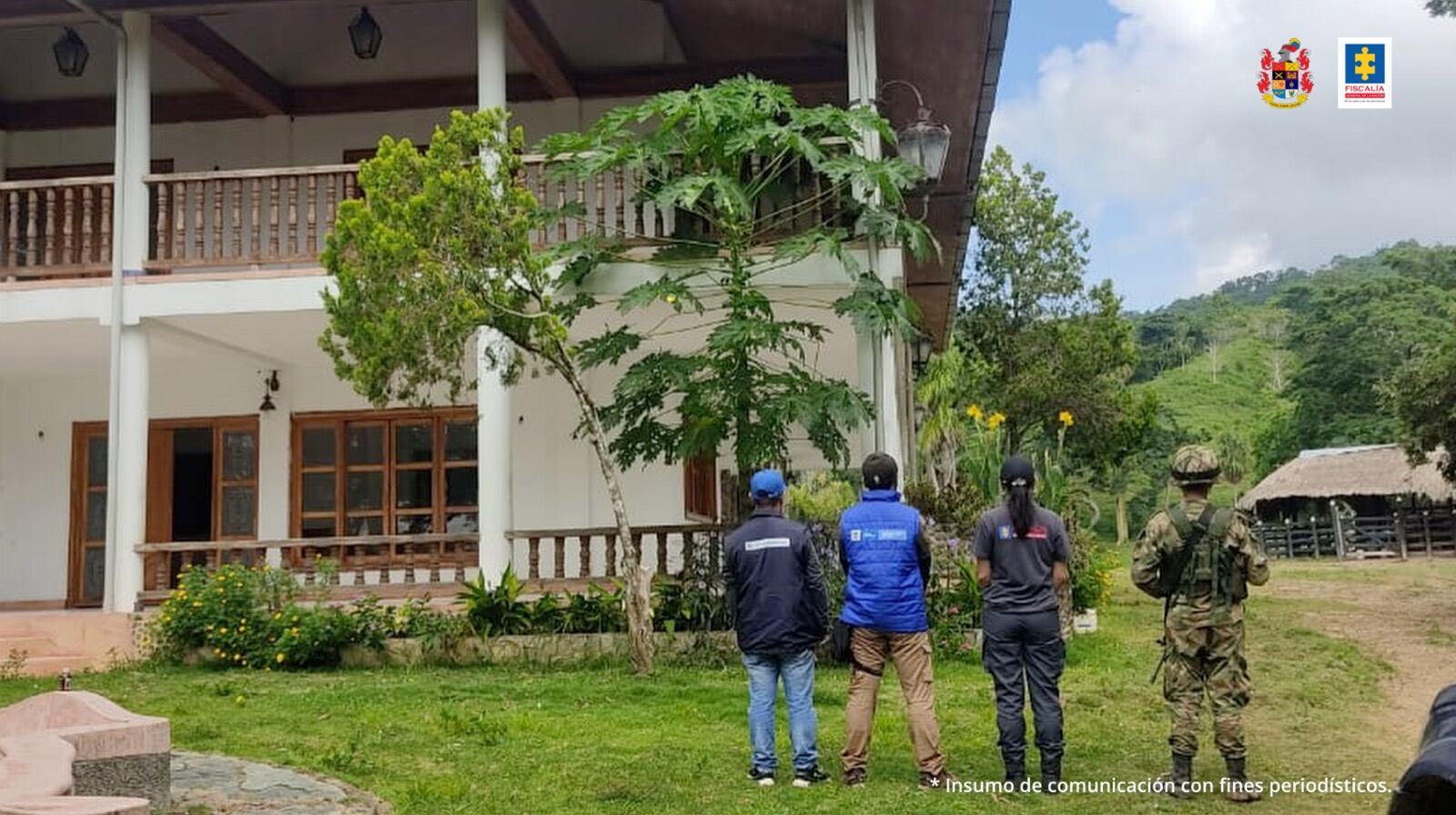 Fiscalía adelanta jornada de atención a las víctimas de las extintas AUC en el Urabá antioqueño; entregó bienes para su reparación
