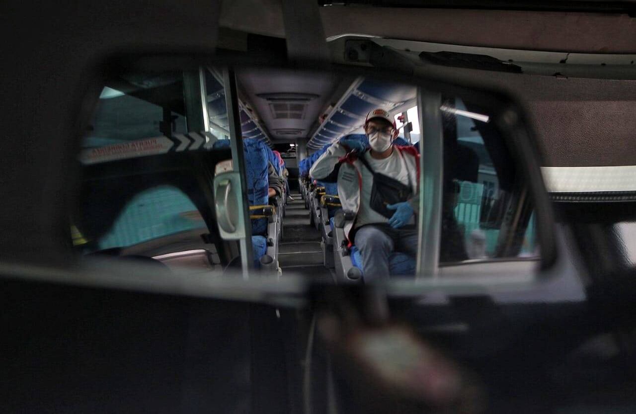 Los buses intermunicipales atienden las medidas de sanidad para viajar por el territorio colombiano. Foto: Esteban Vega/SEMANA