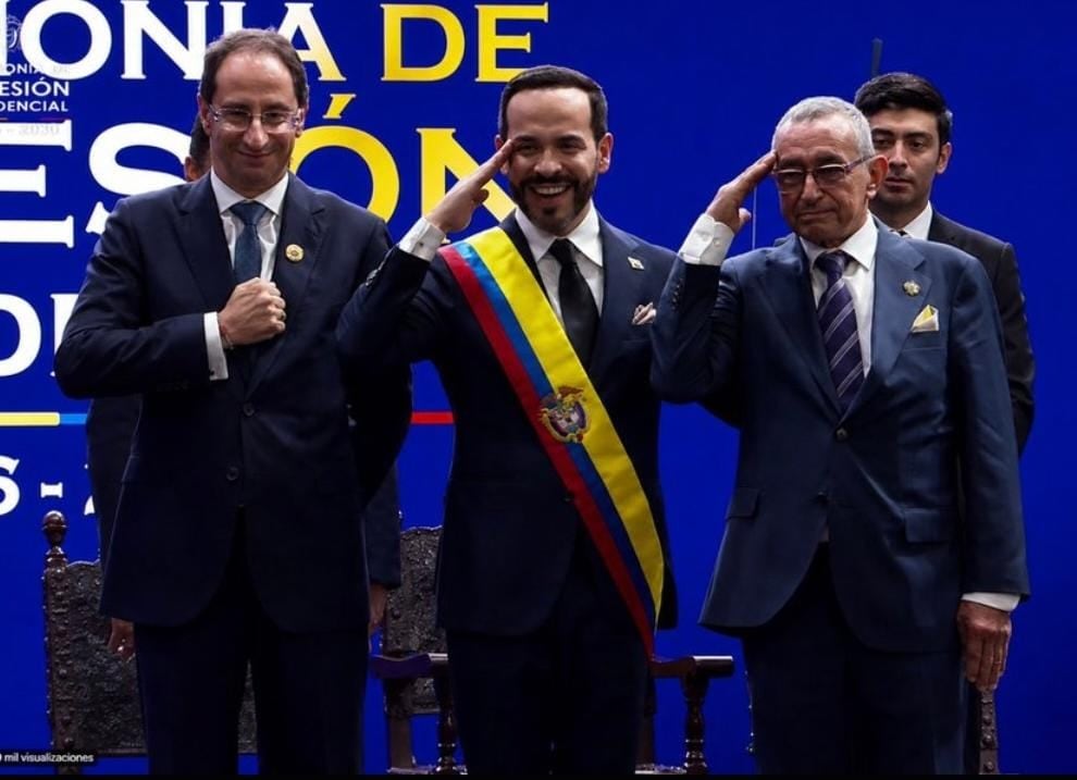El señor de la panela' le ajustó la banda presidencial a Abelardo De La Espriella