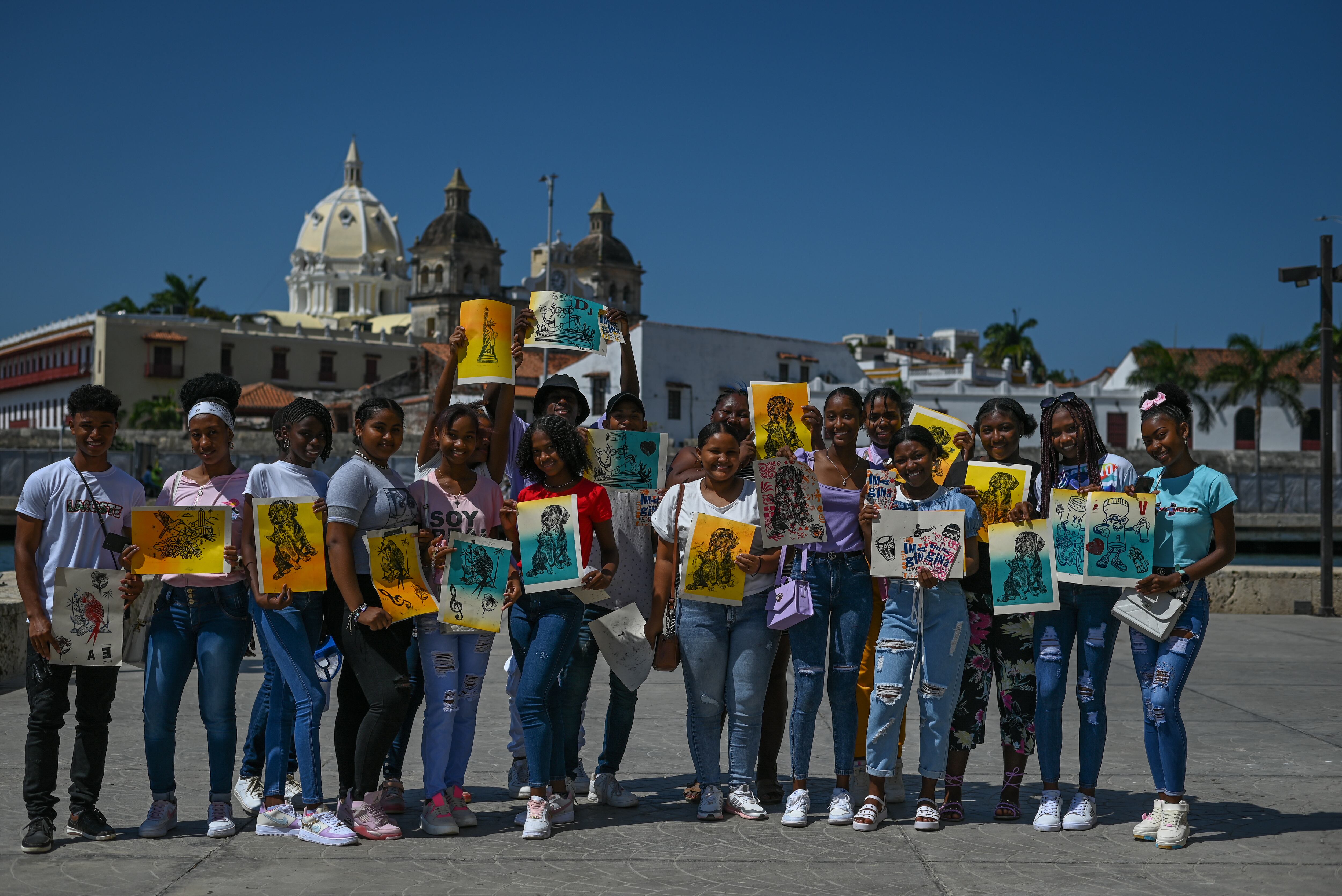 Comunidad cartagenera participando de una de las actividades del Hay Festival Comunitario.