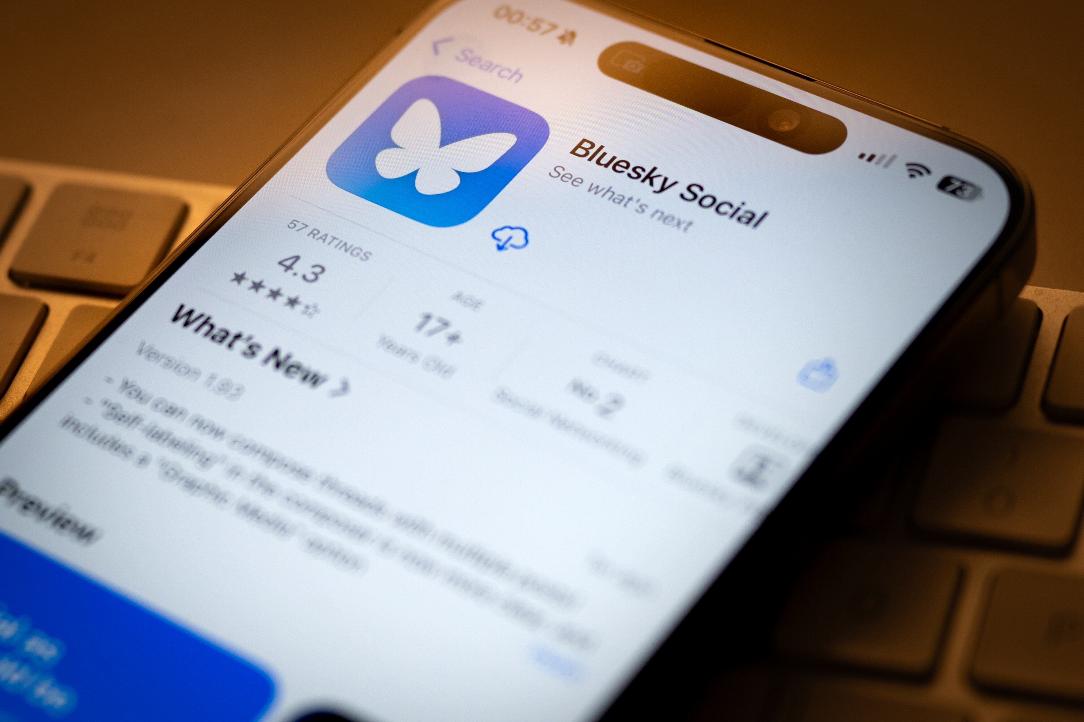 Bluesky se basa en una red descentralizada, lo que significa que no está controlada por una única empresa o servidor.