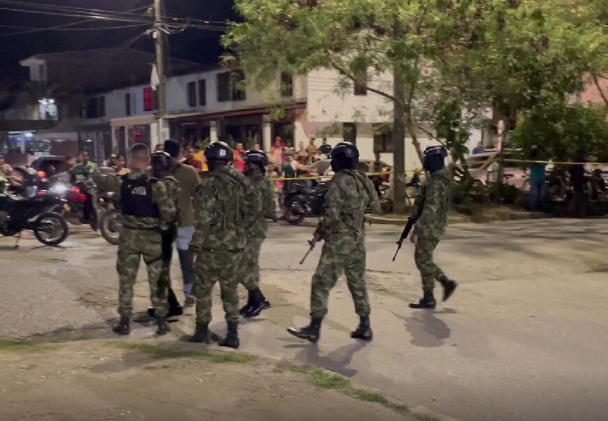 El lugar de la explosión fue acordonado por la Policía Miliar.