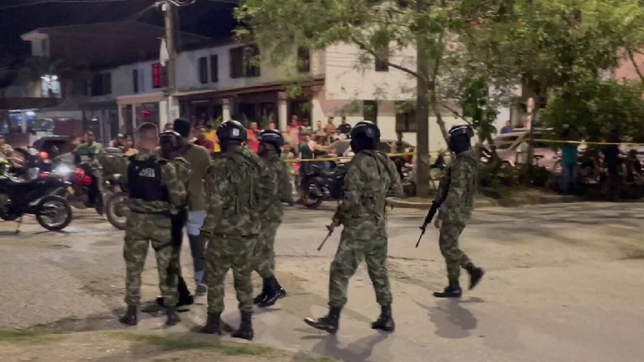 El lugar de la explosión fue acordonado por la Policía Miliar.