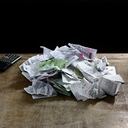 Solo reduciendo los gastos en los servicios de agua y energía, se puede ahorrar mucho dinero en el hogar.