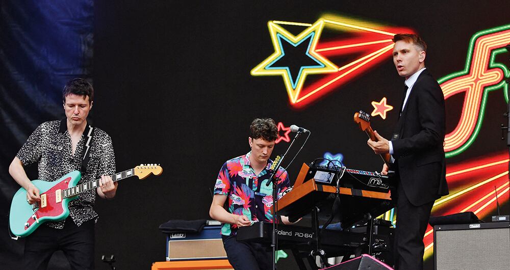 Alex Kapranos y sus muchachos de Franz Ferdinand, elevando la vibra.