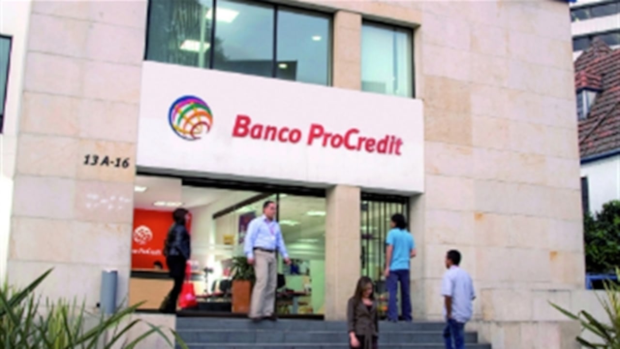 Procredit estrena banco en Alemania