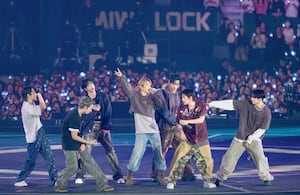 Audiencias de todo el mundo tendrán la oportunidad de disfrutar dos conciertos completos de los íconos globales del pop BTS (RM, Jin, SUGA, j-hope, Jimin, V y Jung Kook), transmitidos en vivo en cines alrededor del mundo.