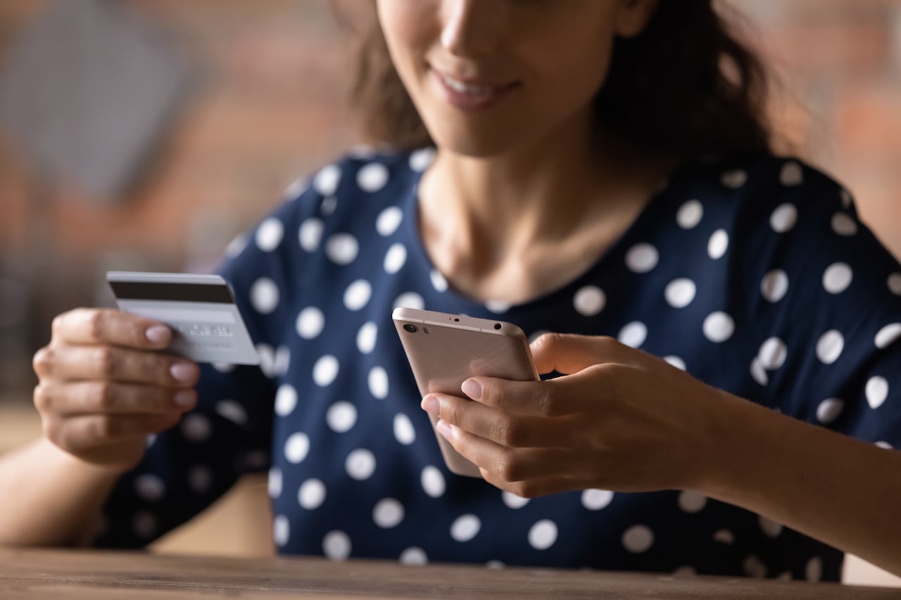 Antes de entregar datos sensibles, recomiendan revisar si la web muestra el candado de seguridad y la dirección inicia con HTTPS.