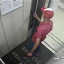 Este es el hombre que fue grabado golpeando a un perro dentro de un ascensor en Barranquilla.