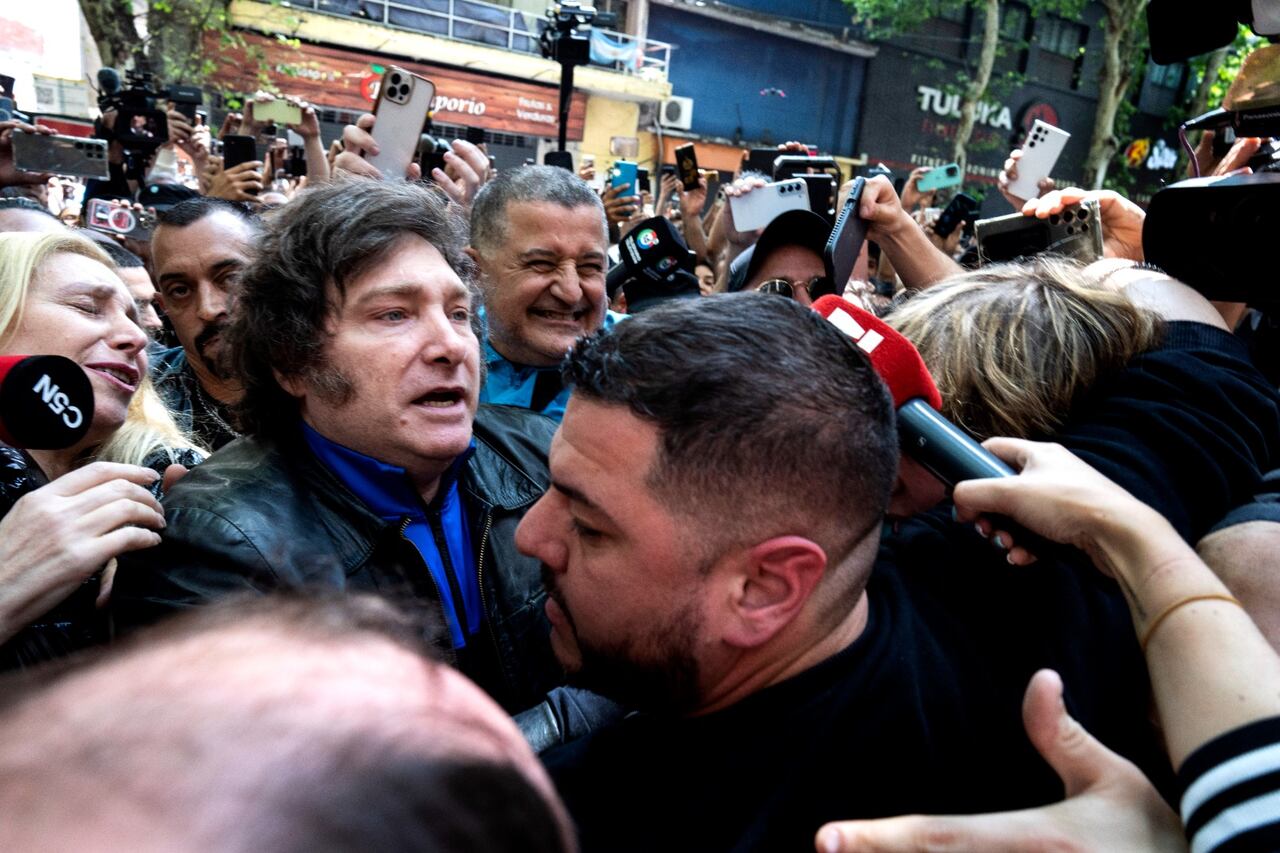 El candidato a la presidencia de Argentina ejerció su derecho al voto
