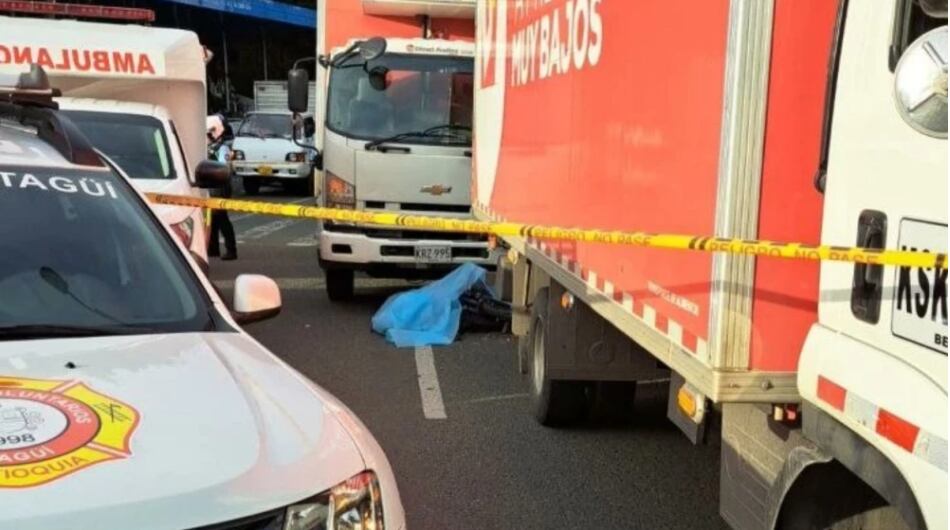 Accidente de tránsito en el sur del Valle de Aburrá este 4 de abril donde murieron dos personas.