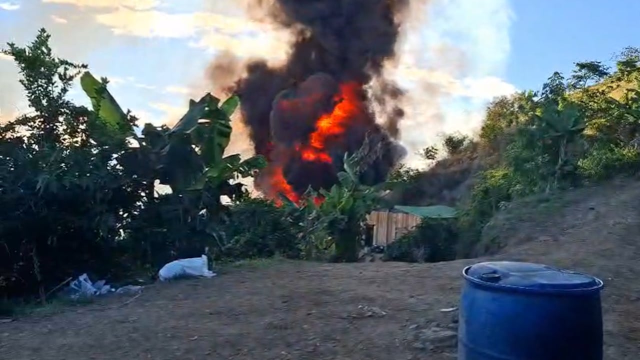 Destruyen dos laboratorios de narcóticos en San Lorenzo, Nariño.