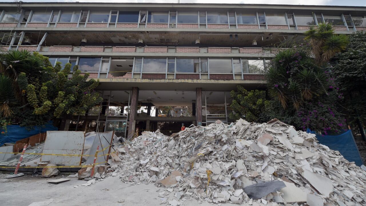 Edificio del Ministerio de Defensa será demolido.