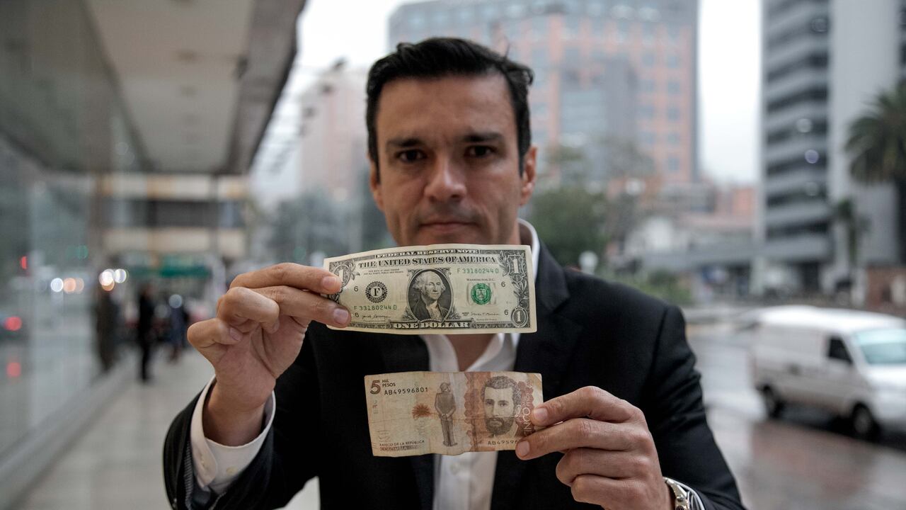 Nota sobre el valor del dolar respecto al peso colombiano por Juan Diego Alvira
18 de Octubre del 202
Semana
Foto Nicolas Linares