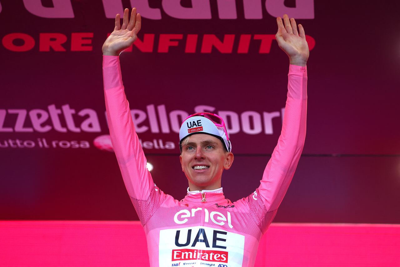 Pogacar portando la Maglia Rossa