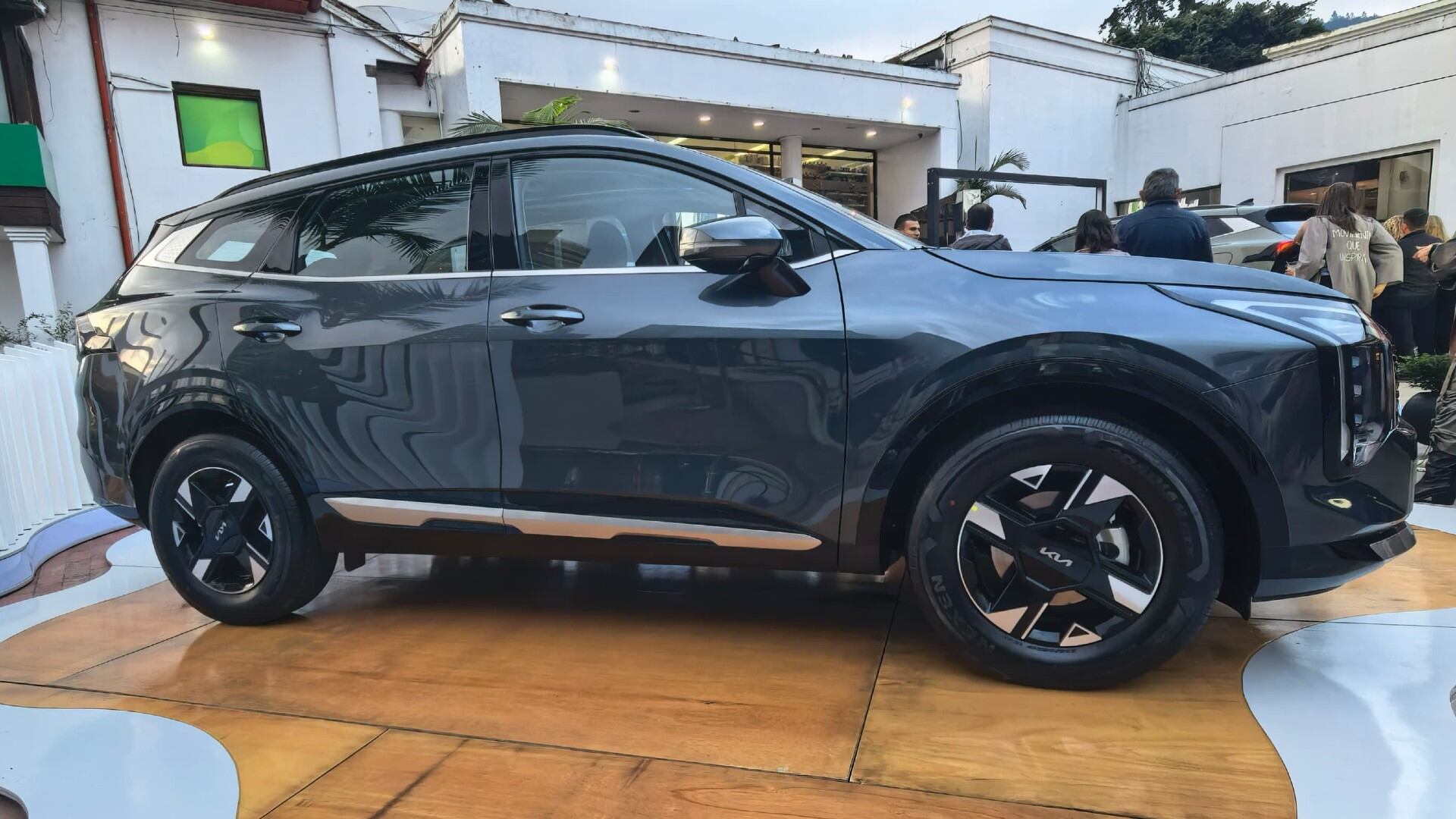 Kia presentó la nueva Kia Sportage híbrida. Tendrá dos versiones a gasolina y una totalmente híbrida.
