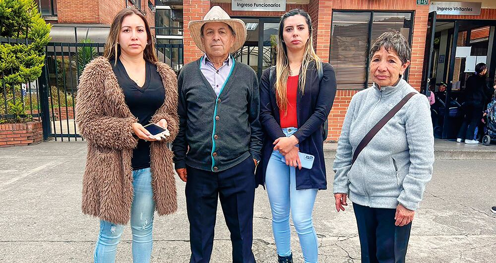    Paula Soto, Héctor Beltrán, Yuly Beltrán y Doris Sánchez (de izquierda a derecha), al igual que otras víctimas de José Boada, claman a las autoridades por justicia en su caso. Aseguran que Mi Remate Seinco les destruyó la vida.