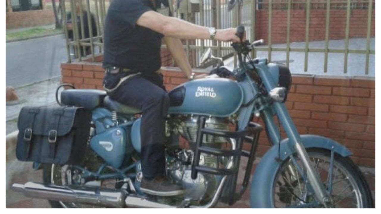 Carlos Hernando López Pulido, que vive en Bogotá, denuncia que su moto fue 'gemeliada' en Medellín. Una fotomulta sería la evidencia.