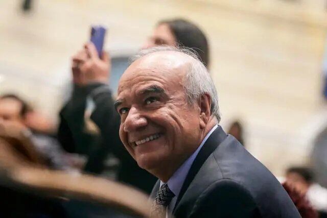 Con amplio respaldo político, el Senado eligió a Héctor Carvajal como nuevo magistrado de la Corte Constitucional.