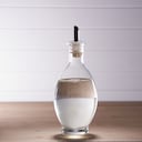 El vinagre blanco suele obtenerse por fermentación del alcohol etílico, aunque en algunos casos suele ser un destilado procedente de otros vinagres de vino.