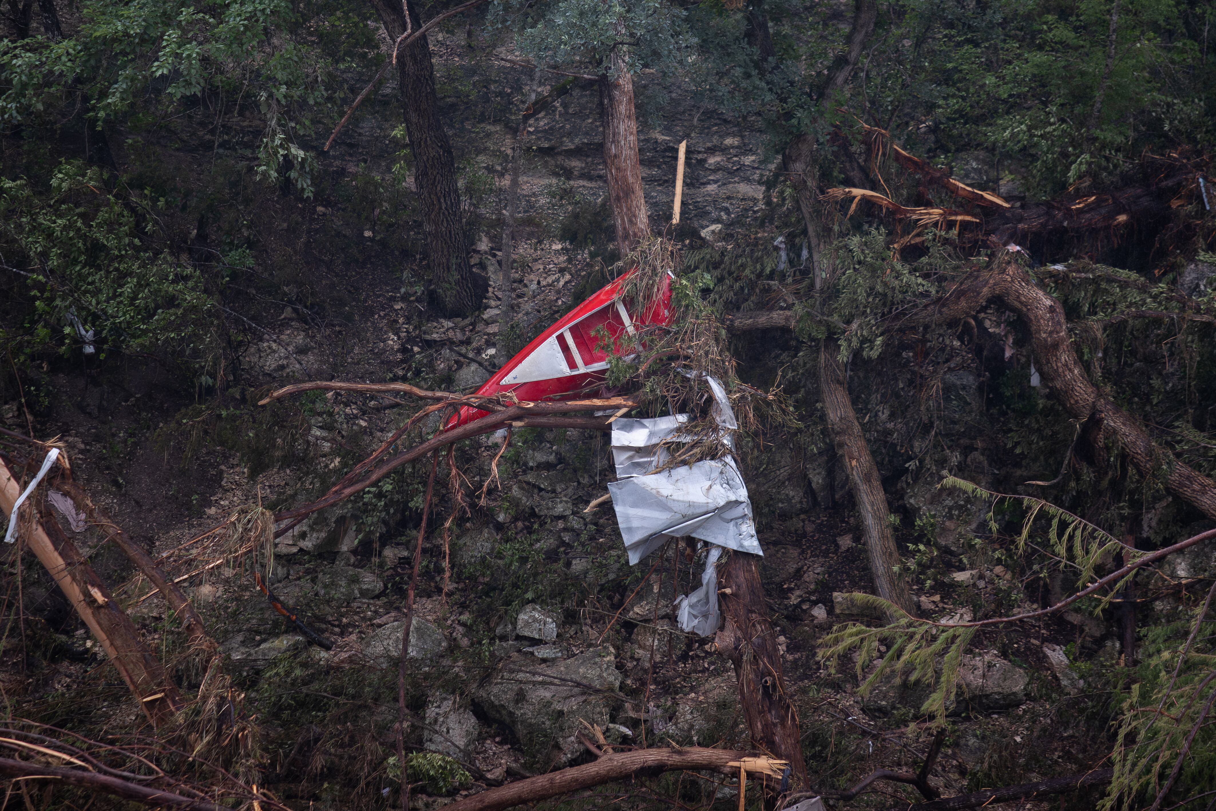 Se observan daños generalizados en Kerrville, Texas, y sus alrededores, el 6 de julio de 2025, tras una inundación repentina mortal que provocó que el río Guadalupe creciera 8 metros en menos de una hora la madrugada del viernes.