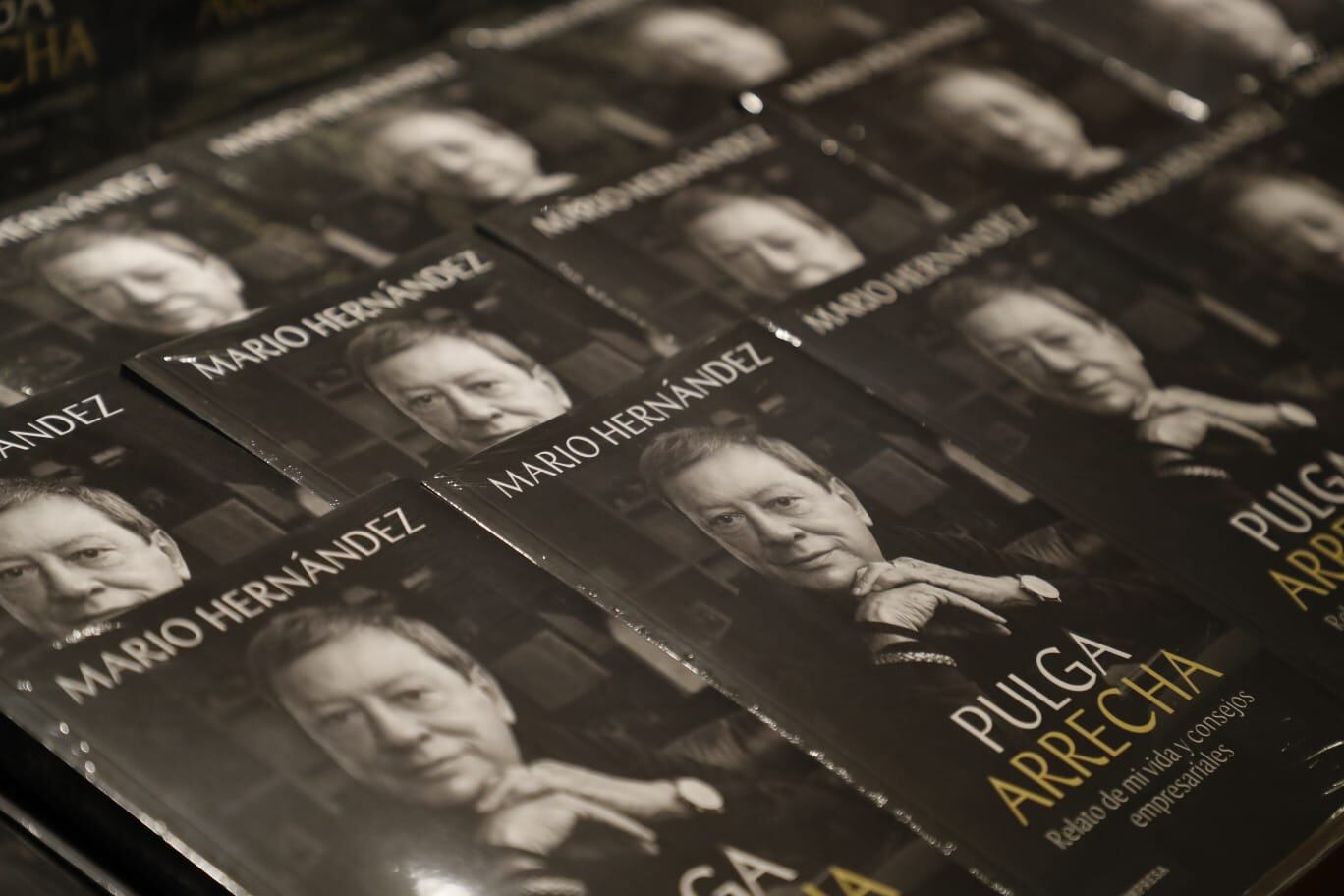 Mario Hernández, libro La Pulga Arrecha