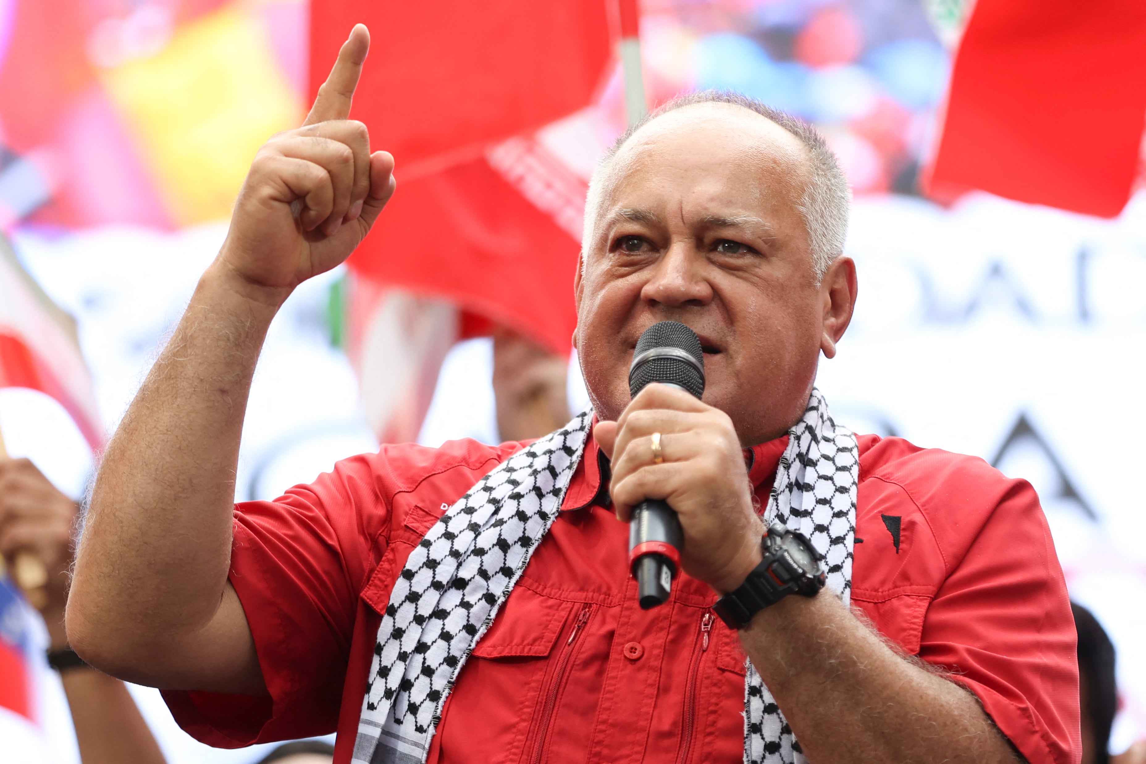 El ministro de Relaciones Interiores, Justicia y Paz de Venezuela, Diosdado Cabello, habla durante una manifestación contra los ataques de Israel a Irán, en solidaridad con el pueblo palestino y para pedir la paz mundial en Caracas, el 19 de junio de 2025.