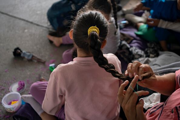 Según datos del Registro Nacional de Identificación y Estado Civil, entre 2017 y 2019 se celebraron 1.381 matrimonios entre menores de 18 años con mayores de edad. Casi todos los casos fueron de mujeres menores de edad que se casaron con hombres adultos.