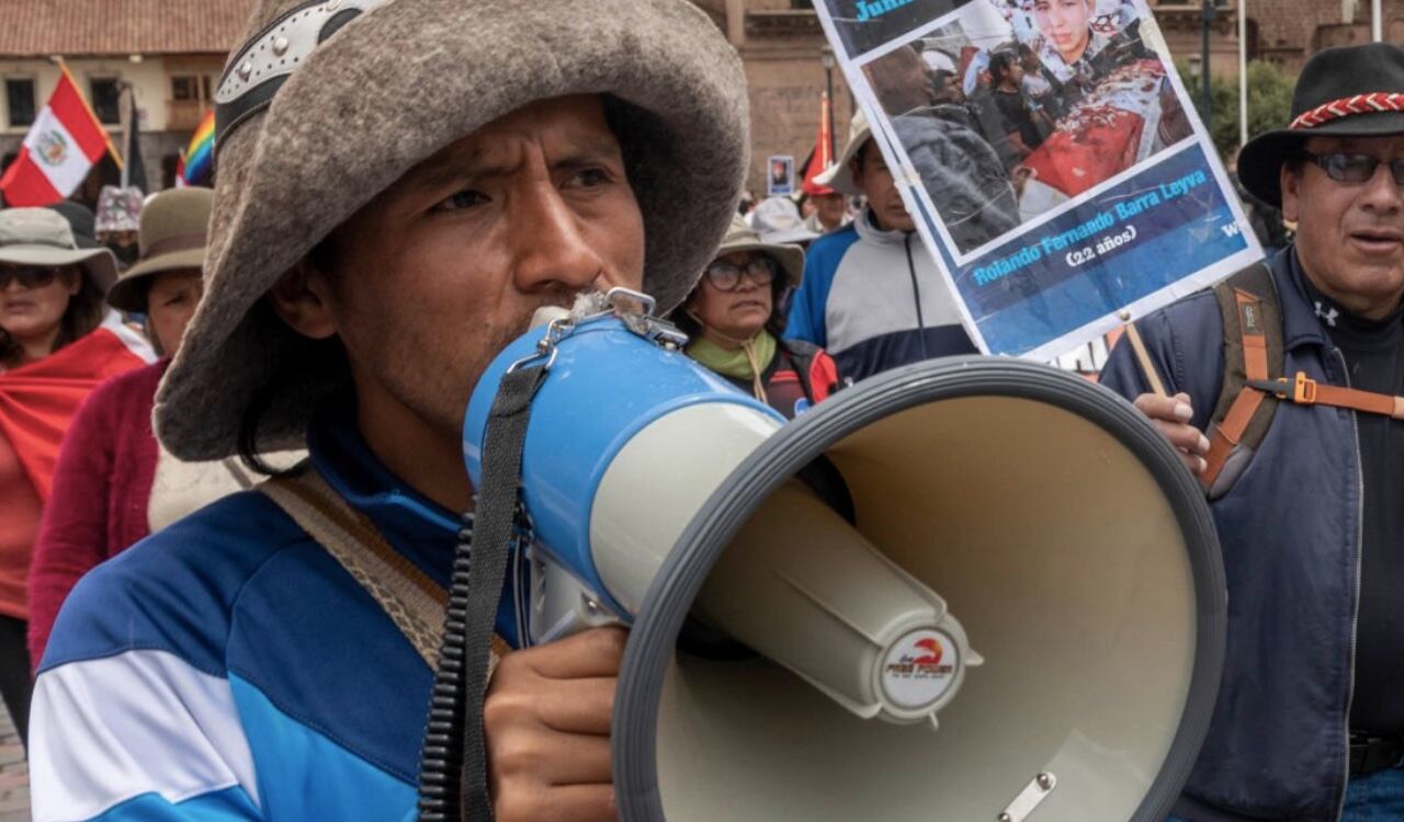 "Pese a que han matado a 21 de nuestros paisanos, ahora quieren humillarnos más enviándonos militares. Cada vez nos están provocando más. Seguiremos, pase lo que pase" dicen los indígenas