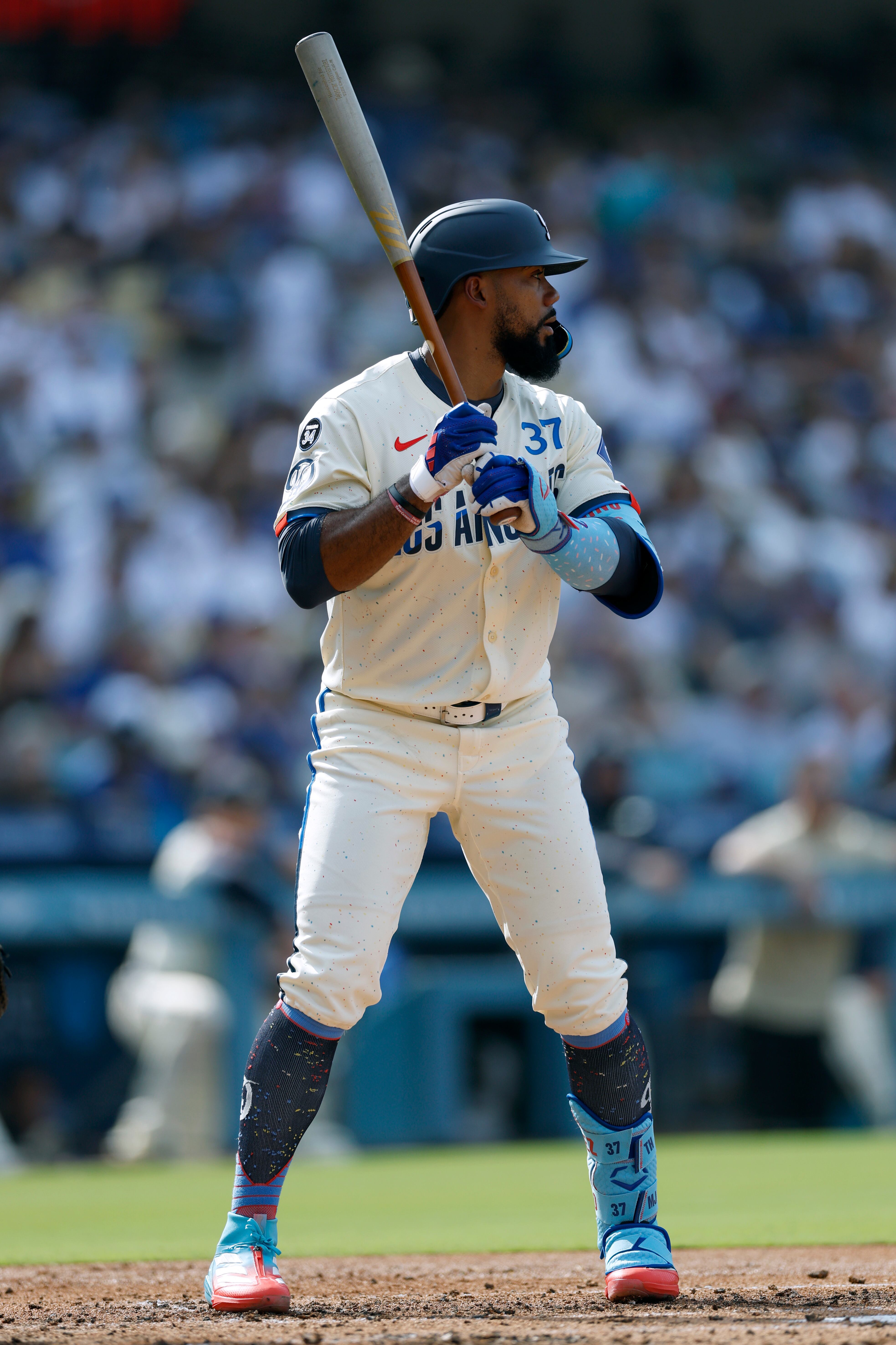 LOS ANGELES, CALIFORNIA - MAY 31: Teoscar Hernández #37 of the Los Angeles Dodgers at bat during an 18-2 win over the New York Yankees at Dodger Stadium on May 31, 2025 in Los Angeles, California. (Photo by Harry How/Getty Images)
