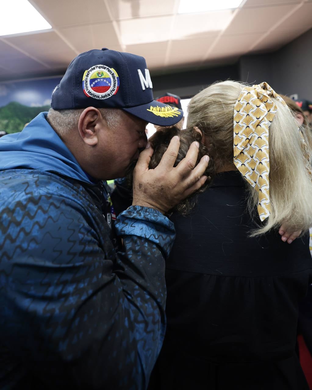 Diosdado Cabello y Cilia Fores reciben a Maikelys Espinoza