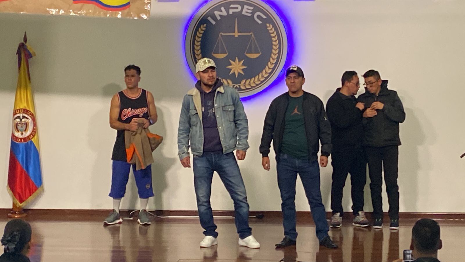Los Resocial People, un grupo de internos de la cárcel Modelo en Bogotá que, a través del teatro, luchan contra la corrupción en el Inpec